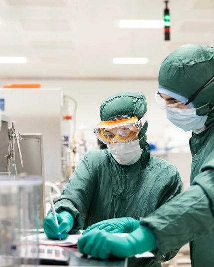 Investigadores laboratorio